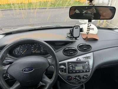 Blau Gebraucht 2004 Ford Focus Ambiente Kombi | € 1.000