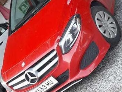 Gebraucht Mercedes B180 109 PS (80 kW) 2016 Rot Van / Kleinbus
