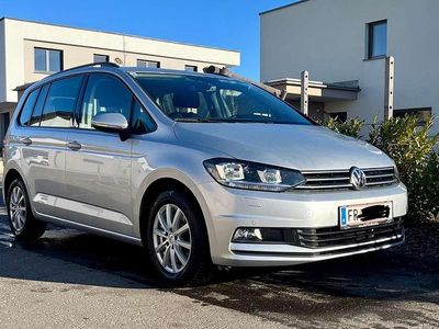 Gebraucht VW Touran Comfortline 150 PS (110 kW) 2019 Grau Van / Kleinbus