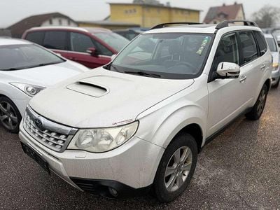 Weiß Gebraucht 2011 Subaru Forester SUV | € 1.990