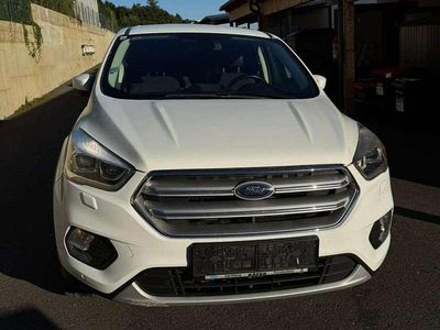 Gebraucht Ford Kuga Titanium 120 PS (88 kW) 2017 Weiß SUV