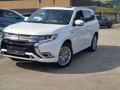 gebraucht Mitsubishi Outlander P-HEV 2,4 4WD Diamond Connect Leder 19