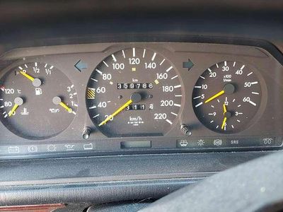Silber Gebraucht 1994 Mercedes 250 Limousine | € 8.500