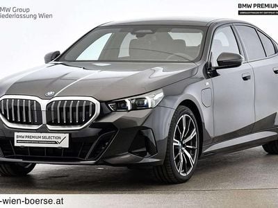 Grau Gebraucht 2025 BMW 530e Efficient Dynamics Limousine | € 63.392