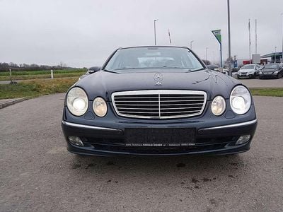 Schwarz Gebraucht 2003 Mercedes E220 Avantgarde Limousine | € 1.990