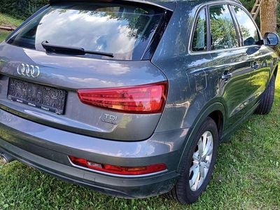 Grau Gebraucht 2017 Audi Q3 SUV | € 22.700 (Etwas zu teuer)