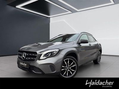 Gebraucht Mercedes GLA200 Urban 156 PS (114 kW) 2017 Grau SUV