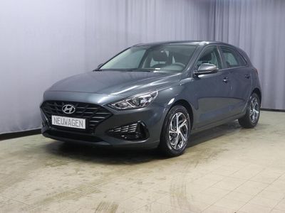 gebraucht Hyundai i30 Comfort 1.0 T-GDi 7DCT FL, DCT Automatikgetriebe, Klimaanlage, Sitzheizung, Lederlenkrad, Radio DAB, Freisprecheinrichtung, Lichtsensor, Tempomat, Einparkhilfe hinten, Nebelscheinwerfer, 16 Zoll Leichtmetallfelgen, uvm.