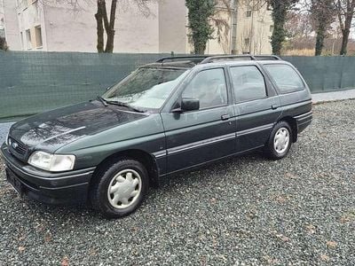 Grün Gebraucht 1990 Ford Escort Kombi | € 1.300