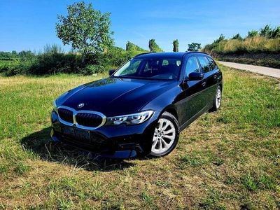 Schwarz Gebraucht 2020 BMW 318 Kombi | € 22.400 (Fairer Preis)