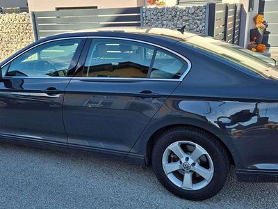 Grau Gebraucht 2015 VW Passat Comfortline Limousine | € 13.900 (Fairer Preis)