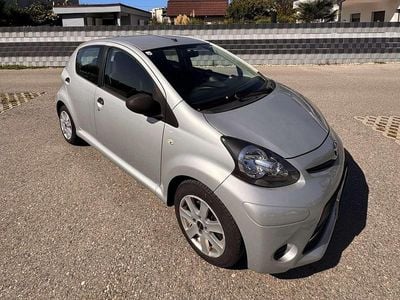 Grau Gebraucht 2014 Toyota Aygo Kleinwagen | € 4.500 (Superpreis)