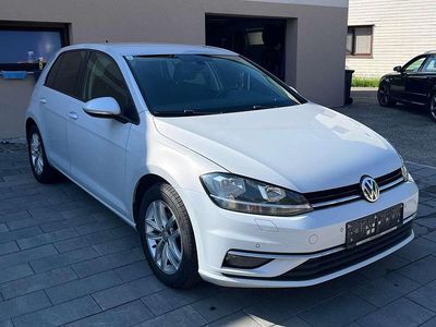 Weiß Gebraucht 2017 VW Golf VII Comfortline Limousine | € 11.500 (Etwas zu teuer)