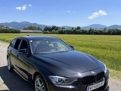 Schwarz Gebraucht 2013 BMW 320 Shadowline Kombi | € 18.000 (Etwas zu teuer)