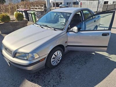 Silber Gebraucht 1996 Volvo S40 Limousine | € 1.000