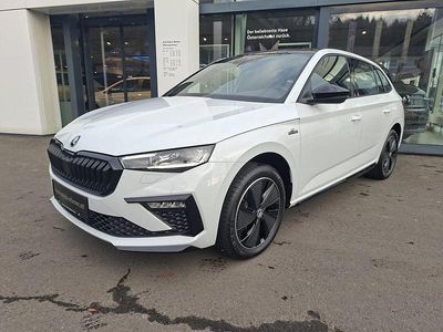Weiss metallic Neu 2026 Skoda Scala Monte Carlo Kleinwagen | € 32.490 (Etwas zu teuer)