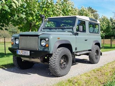 Grün Gebraucht 2009 Land Rover Defender SUV | € 30.800