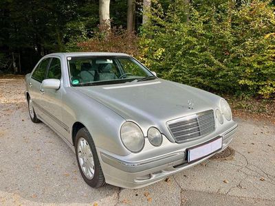 Gebraucht 2000 Mercedes E240 Elegance Limousine | € 3.700