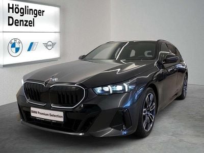 Gebraucht BMW 520 M Sport 197 PS (144 kW) 2025 Sophistograu brillanteffekt Kombi