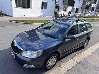 Grau Gebraucht 2011 Skoda Octavia Ambition Kombi | € 5.000 (Superpreis)