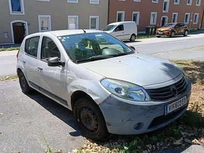Silber Gebraucht 2009 Dacia Sandero Kleinwagen | € 1.000