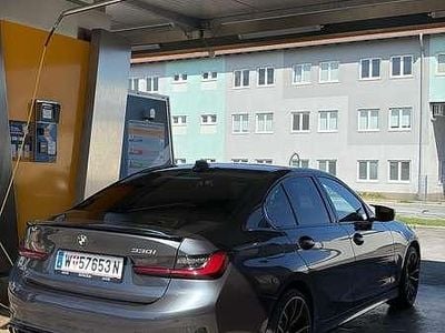 Gebraucht BMW 330 258 PS (189 kW) 2019 Grau Limousine