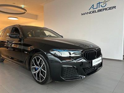 Black sapphire metallic Gebraucht 2023 BMW 530e M Sport Kombi | € 43.400 (Etwas zu teuer)