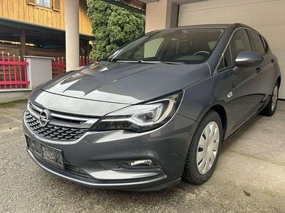 Grau Gebraucht 2016 Opel Astra Innovation Limousine | € 7.800 (Etwas zu teuer)