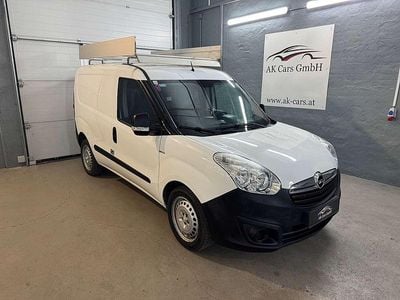 Weiß Gebraucht 2017 Opel Combo Van / Kleinbus | € 9.500