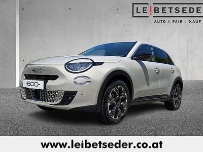 Neu Fiat 600E La Prima 114 kW (156 PS) 2025 Beige SUV