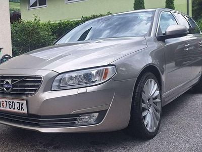 Grau Gebraucht 2015 Volvo V70 Momentum Kombi | € 12.900