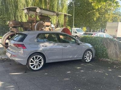 Gebraucht VW Golf VIII Life 131 PS (96 kW) 2020 Grau Limousine