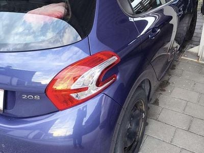 Gebraucht Peugeot 208 Active 82 PS (60 kW) 2015 Blau Kleinwagen
