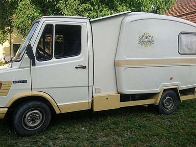 Beige Gebraucht 1981 Mercedes T1 Van | € 6.945