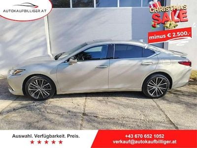 Silber Gebraucht 2024 Lexus ES300 Business Edition Limousine | € 39.995