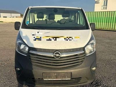 Weiß Gebraucht 2015 Opel Vivaro S Van / Kleinbus | € 3.690
