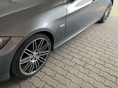 Grau Gebraucht 2010 BMW 330 Kombi | € 9.100 (Teuer)