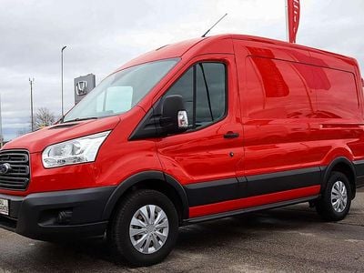 Gebraucht Ford Transit Trend 131 PS (96 kW) 2018 Rot Van
