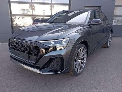 Mittelgrau metallicperleffekt Neu 2025 Audi Q8 Ambiente SUV | € 121.555 (Etwas zu teuer)