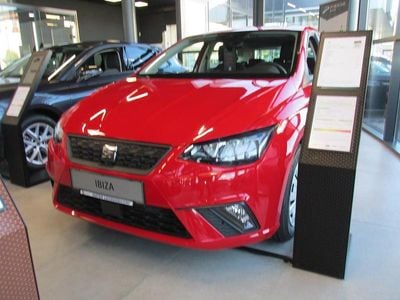 Mittelrot normal Neu 2025 Seat Ibiza Reference | € 17.990 (Guter Preis)