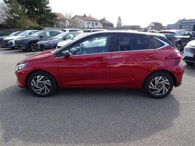Gebraucht Hyundai i20 GO! 101 PS (74 kW) 2024 Dragon red / schwarz Kleinwagen