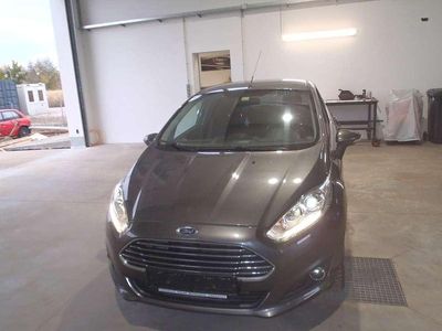 Grau Gebraucht 2016 Ford Fiesta Titanium Limousine | € 6.690 (Fairer Preis)