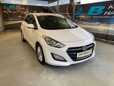 Weiß Gebraucht 2017 Hyundai i30 Comfort Limousine | € 11.599
