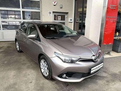 Beige Gebraucht 2015 Toyota Auris Active Limousine | € 12.100 (Etwas zu teuer)