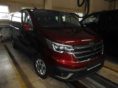 Rot Gebraucht 2025 Renault Trafic Van / Kleinbus | € 41.490 (Etwas zu teuer)