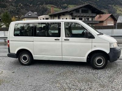 Weiß Gebraucht 2009 VW Caravelle Comfortline Van / Kleinbus | € 7.900