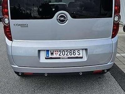 Grau Gebraucht 2016 Opel Combo Cosmo Van / Kleinbus | € 9.900
