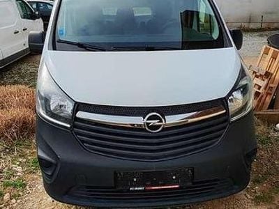 Weiß Gebraucht 2015 Opel Vivaro Van / Kleinbus | € 10.500