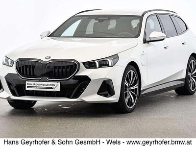 Weiß Gebraucht 2024 BMW 530e Shadowline Kombi | € 62.980