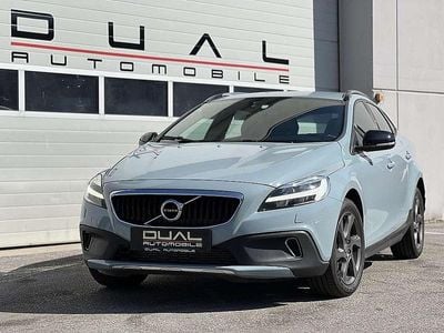 Blau Gebraucht 2017 Volvo V40 CC Momentum Kombi | € 12.900